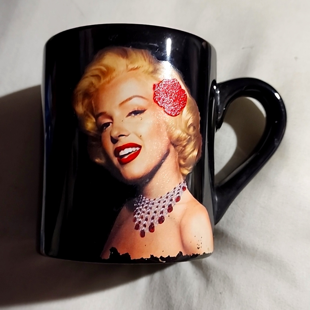 Marlyn monroe collectible mug